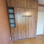 کمد دیواری با تخت تاشو رنگ قهوه ای با طرح چوب