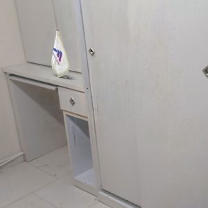 کمد دیواری ریلی رنگ سفید مات ساده
