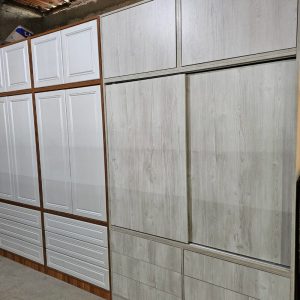 کمد دیواری ریلی رنگ سفید و طوسی