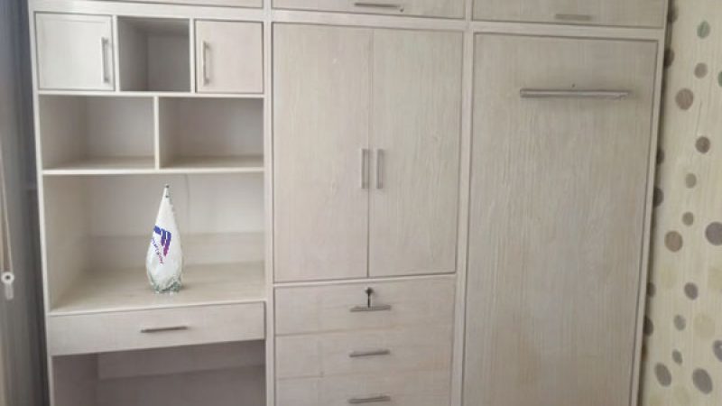 کمد دیواری با تخت تاشو رنگ کرم با طرح چوب