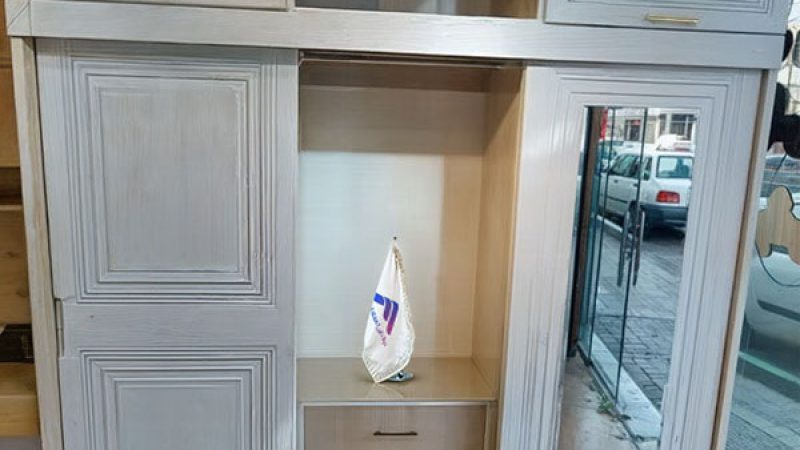 کمد دیواری رنگ سفید طرح چوب